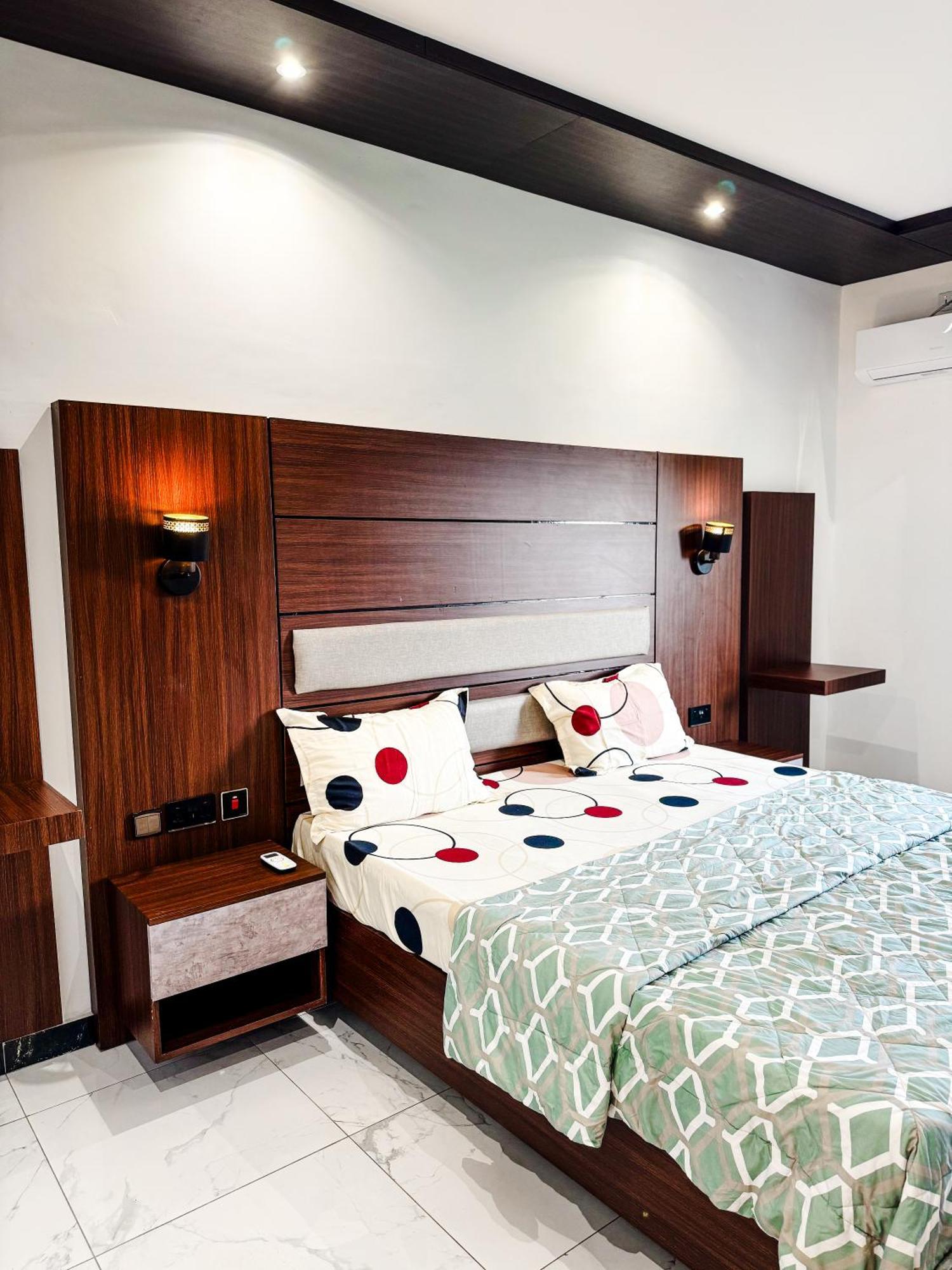 Novel Apartments ลิมเบ ภายนอก รูปภาพ